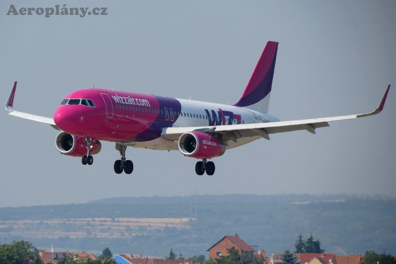 Airbus A320-232 - HA-LYO