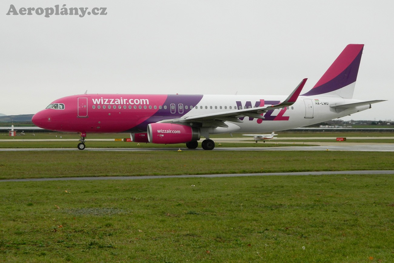 Airbus A320-232 - HA-LWU