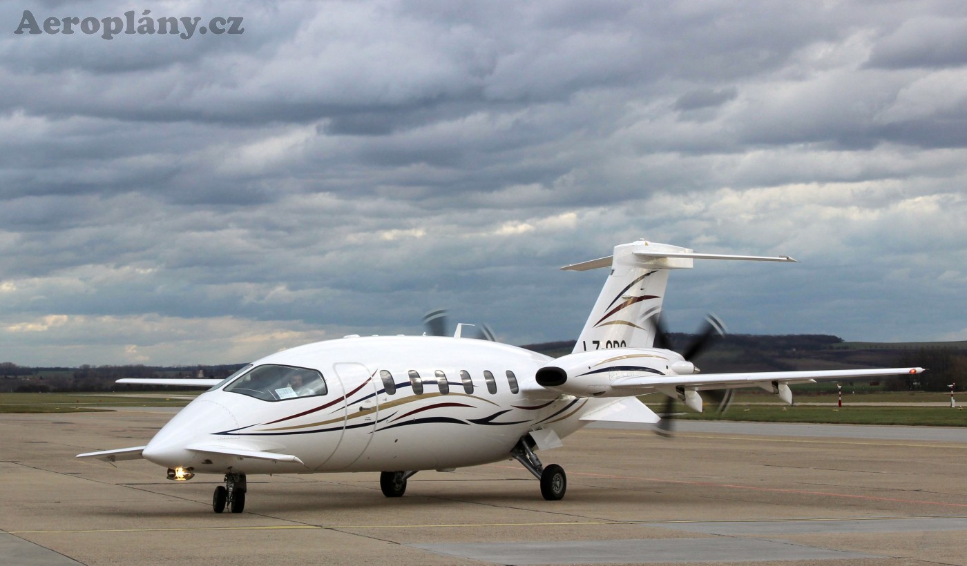 Piaggio P.180 Avanti - LZ-ORO