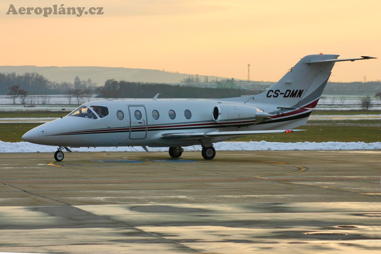 Raytheon Hawker 400XP - CS-DMN