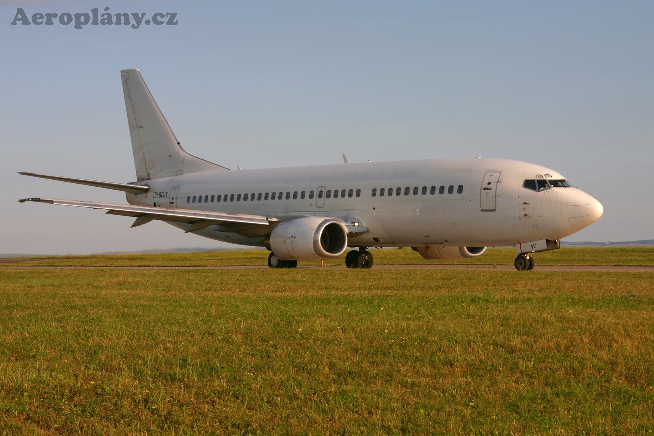 Boeing 737-330 - LZ-BOW
