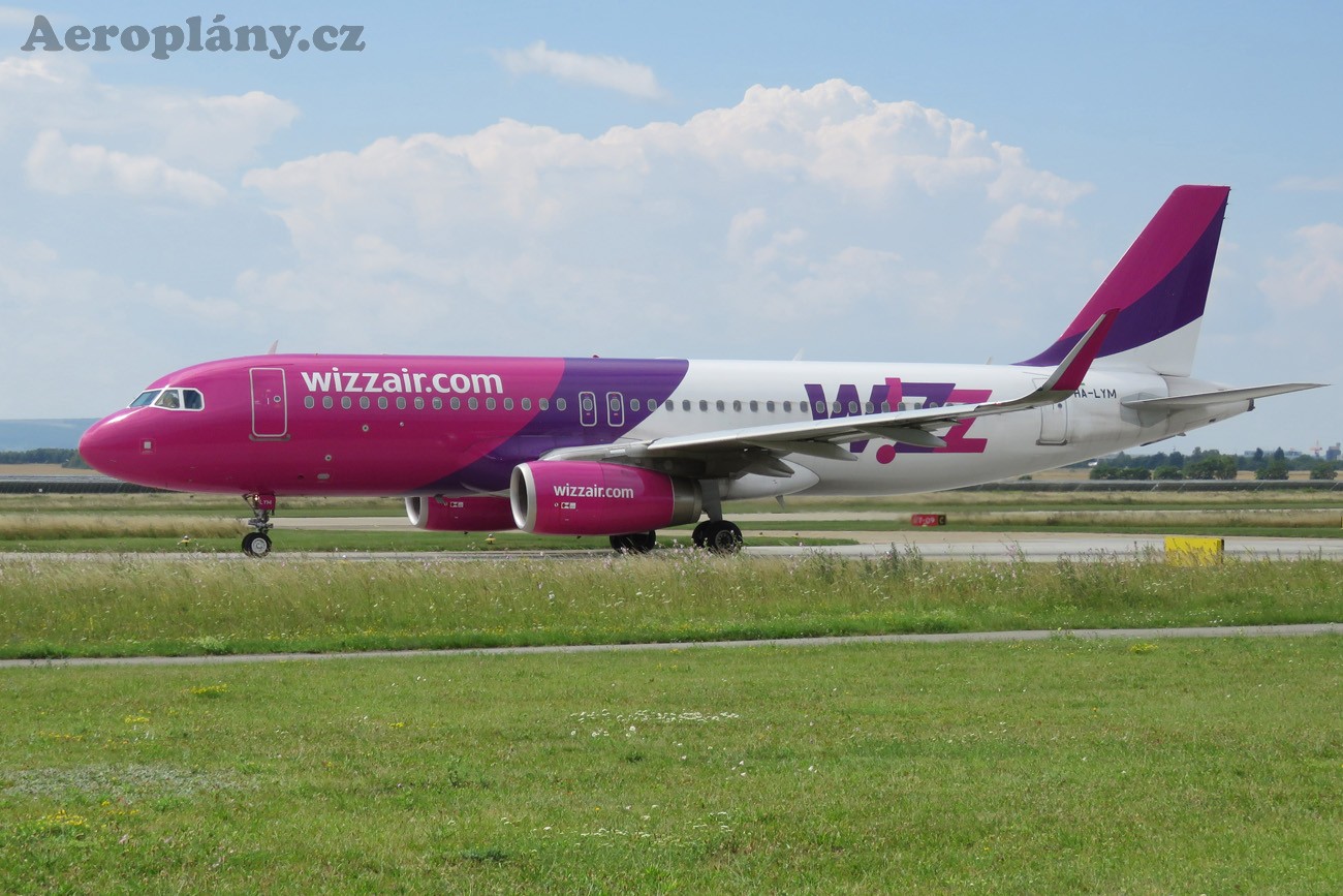 Airbus A320-232 - HA-LYM