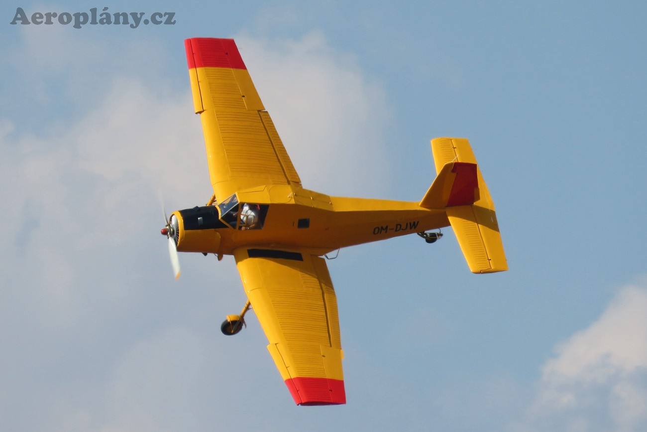 Zlín Z-37A Čmelák - OM-DJW