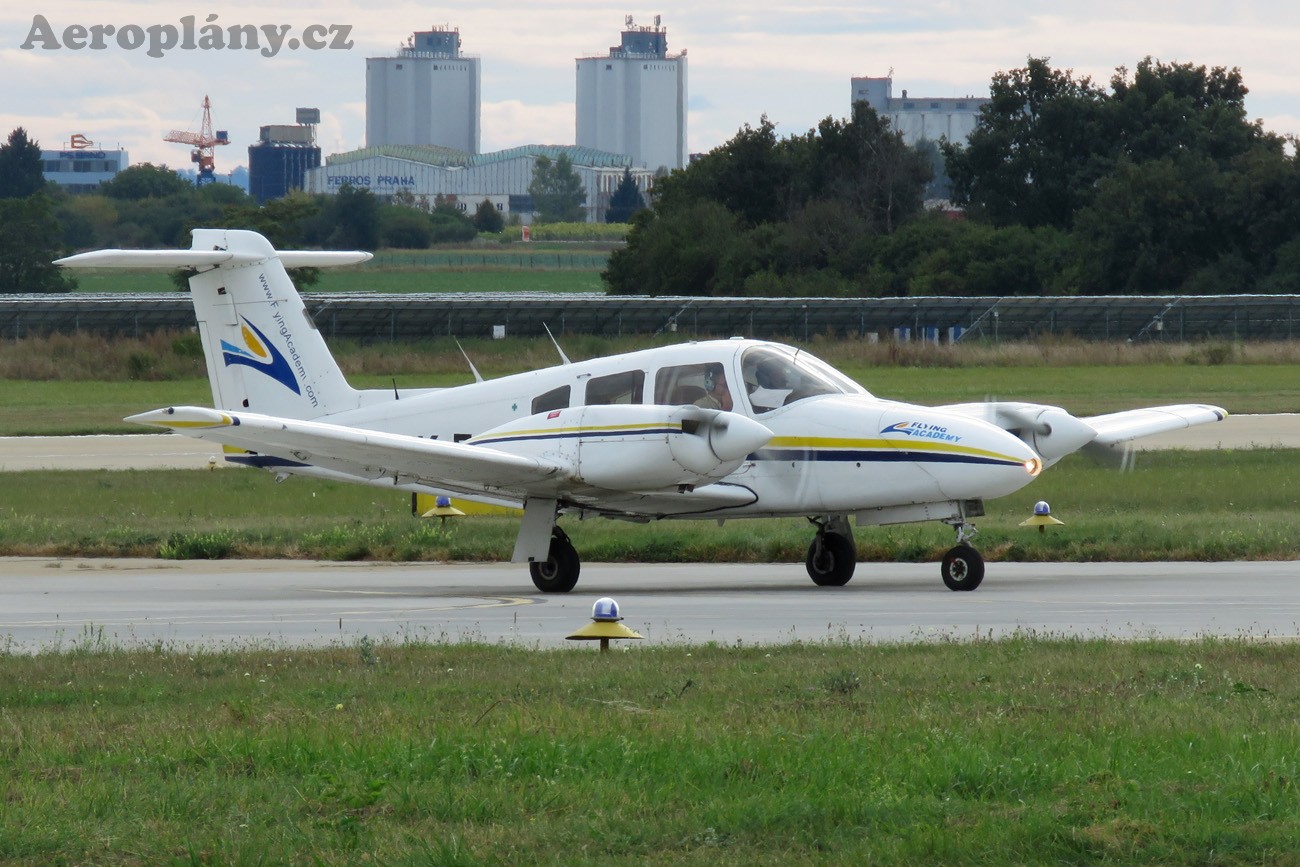 Piper PA-44-180 Seminole - OK-FAA