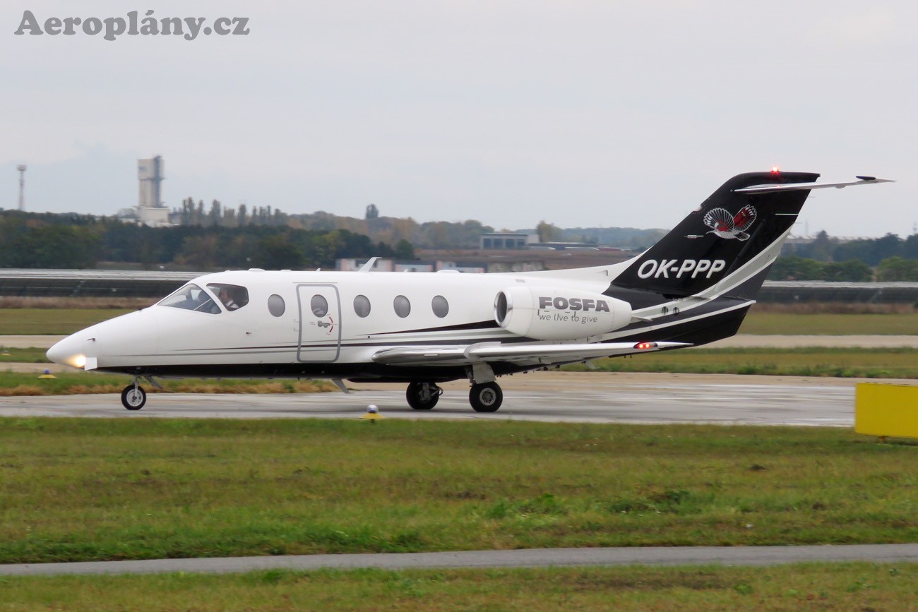 Raytheon Hawker 400XP - OK-PPP