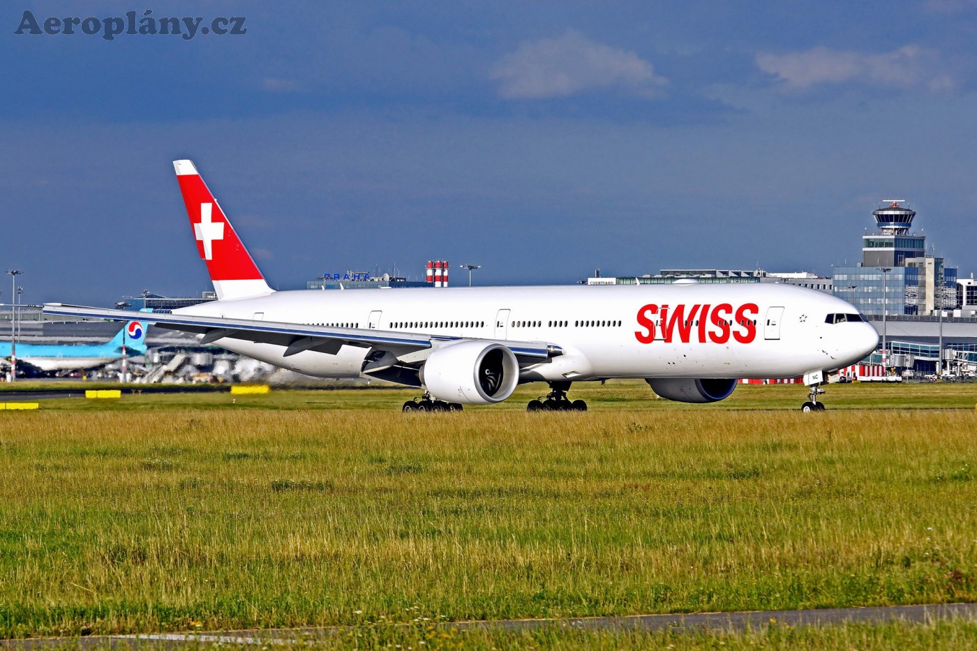 Boeing B777-3DE(ER) - HB-JNC