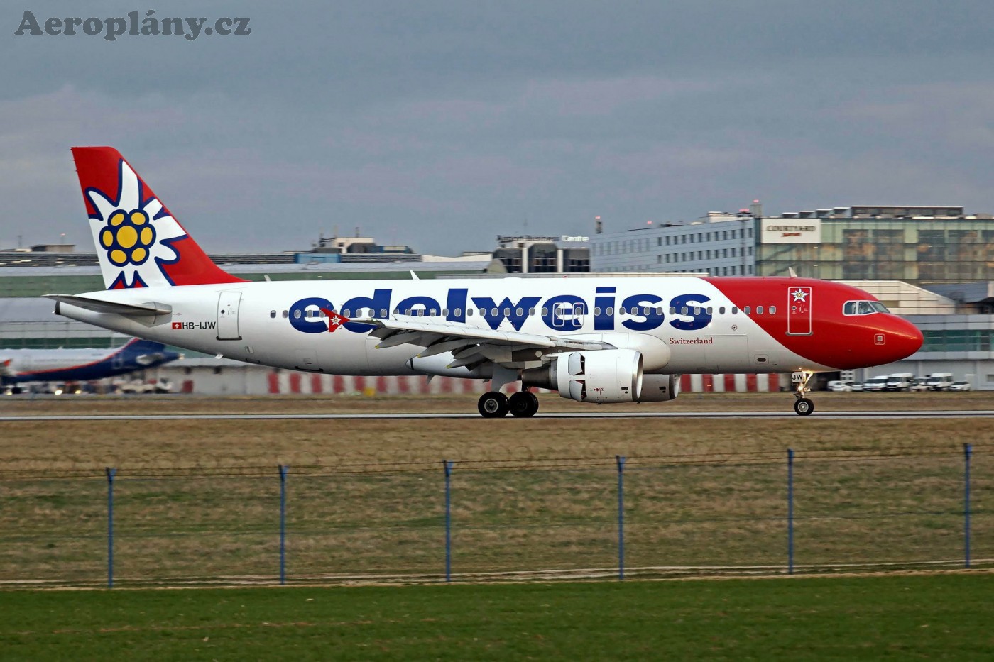 Airbus A320-214 - HB-IJW