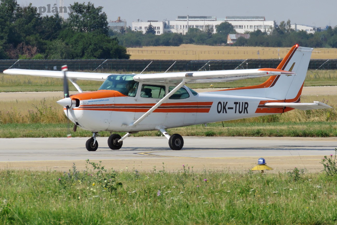 Cessna 172P Skyhawk - OK-TUR