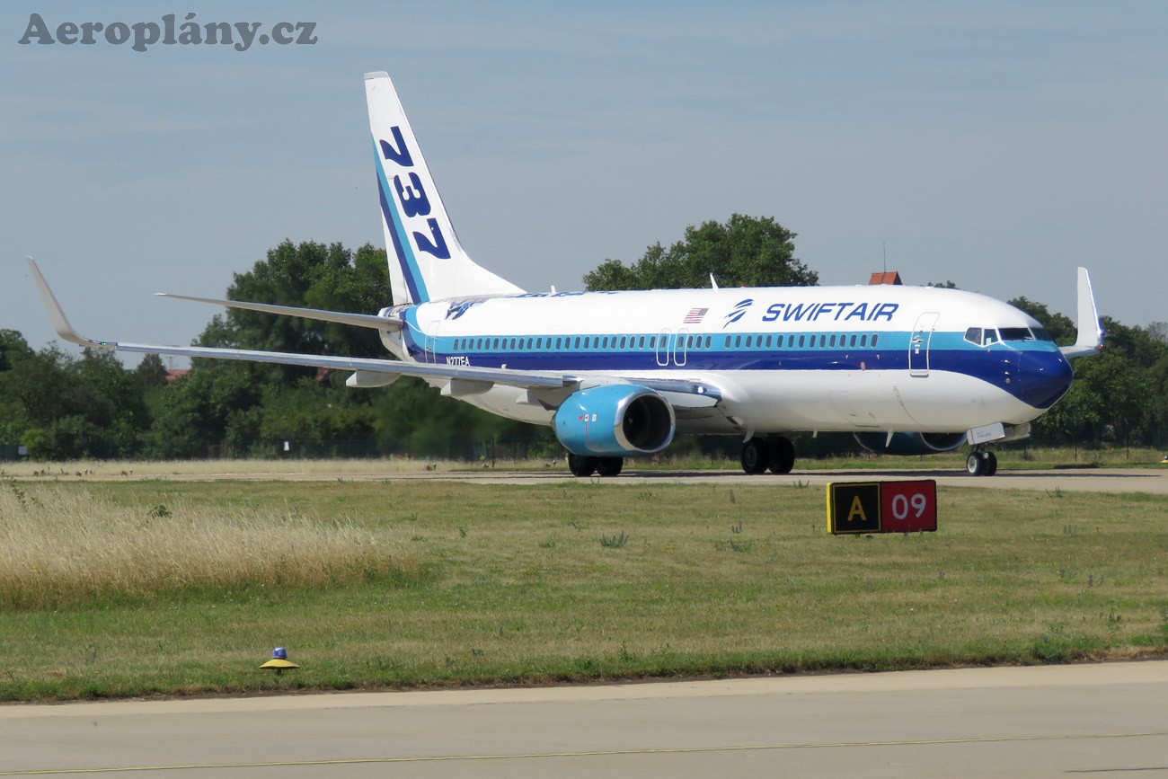 Boeing 737-8CX - N277EA