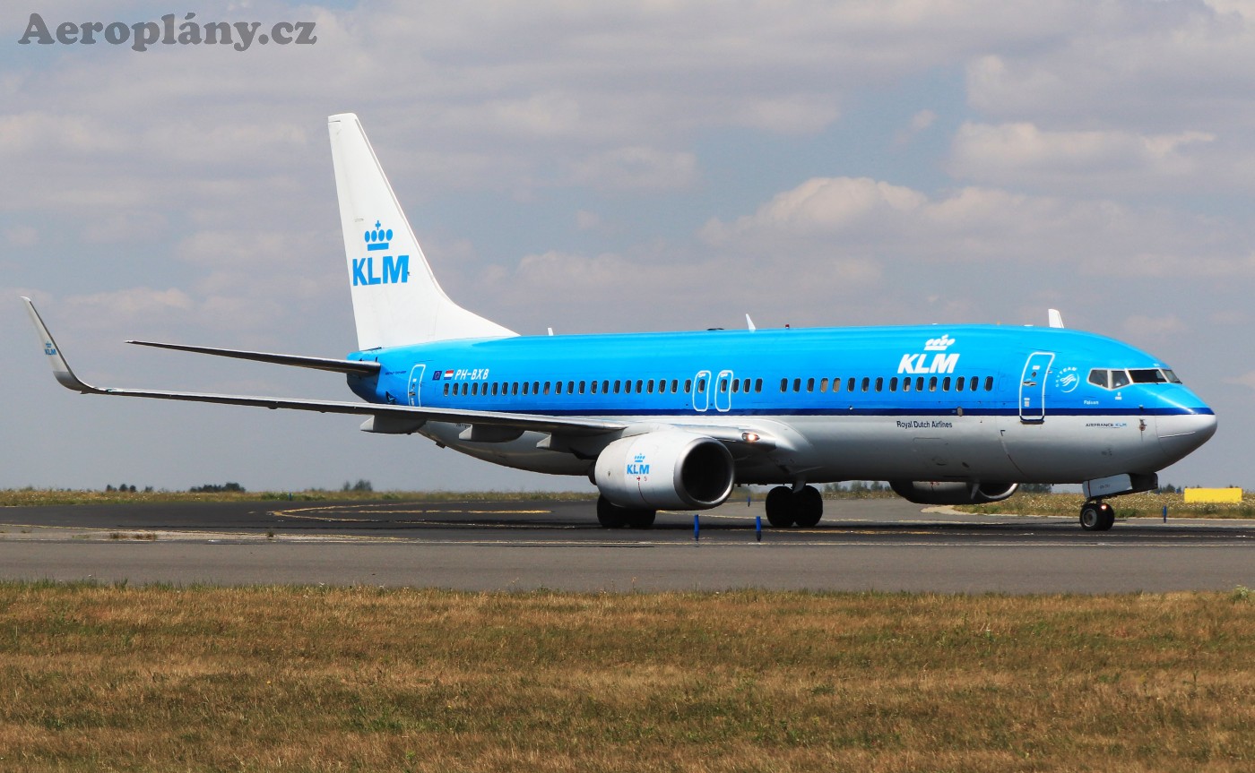 Boeing 737-8K2