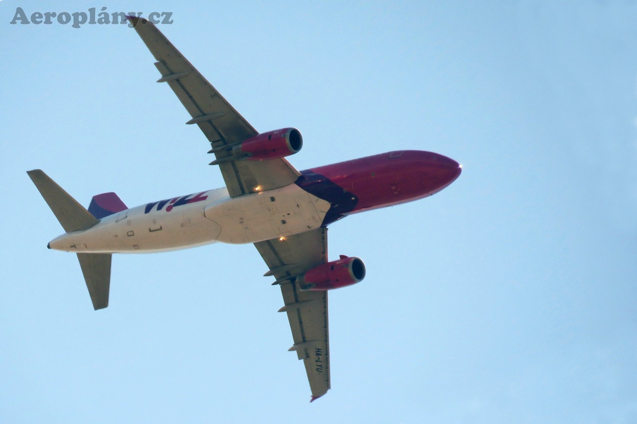 Airbus A320-232 - HA-LYU