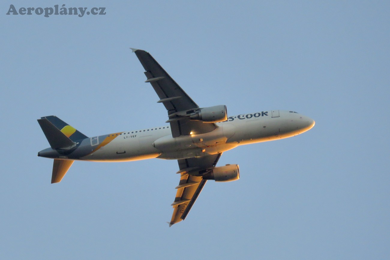 Airbus A320-214 - LY-VEF