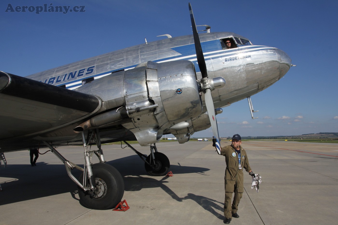 Douglas C-53C Skytrooper (DC-3) - OH-LCH