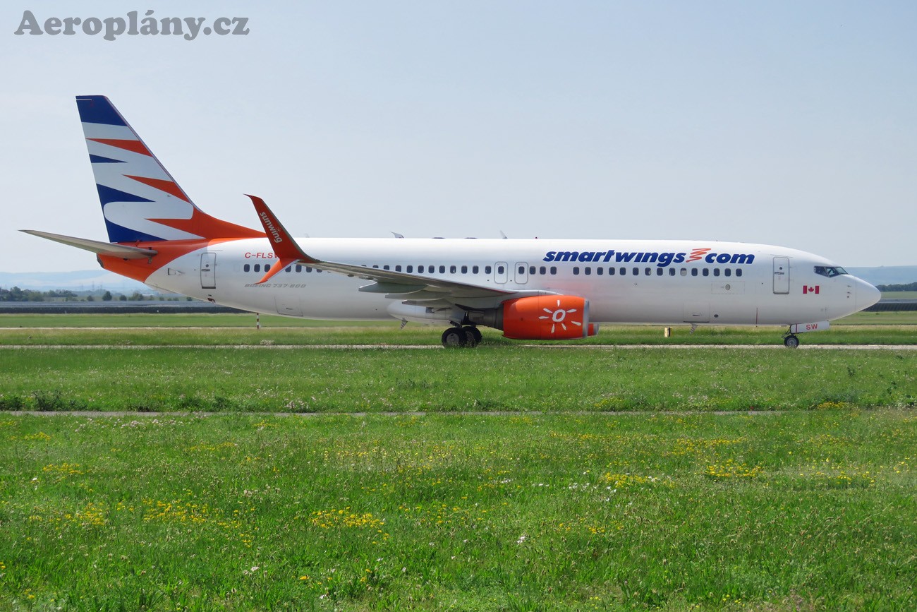 Boeing 737-8HX - C-FLSW