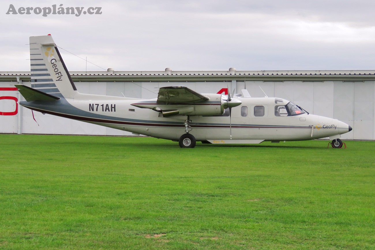 Rockwell 690 Turbo Commander - N71AH