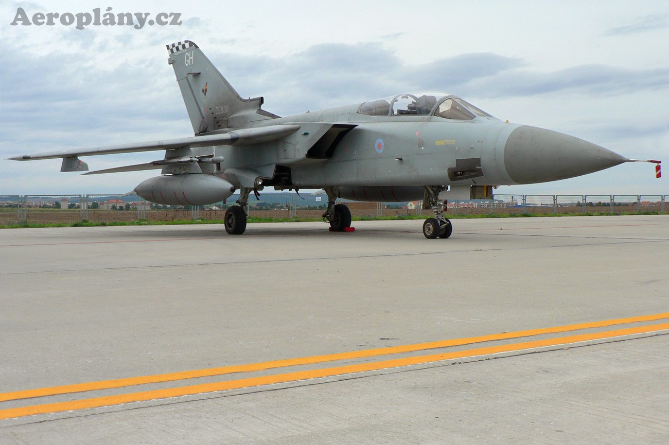 Panavia Tornado F3 - ZE838