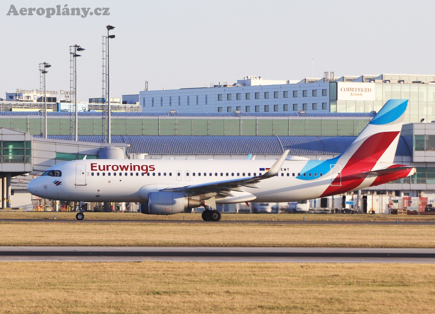 Airbus A320-214