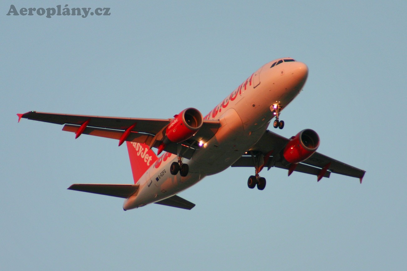 Airbus A319-111 - G-EZFG