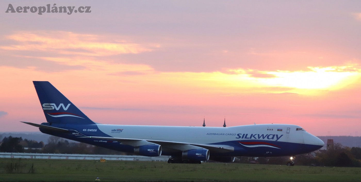 Boeing 747-4R7F/SCD - 4K-SW008