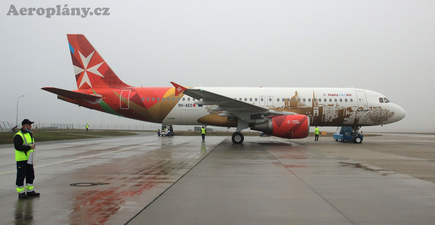 Airbus A320-214 - 9H-AEO