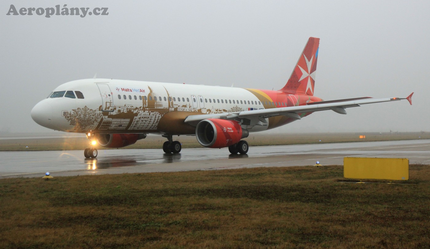 Airbus A320-214 - 9H-AEO
