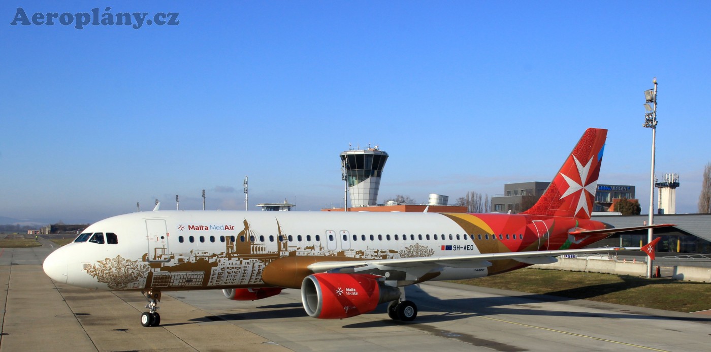 Airbus A320-214 - 9H-AEO