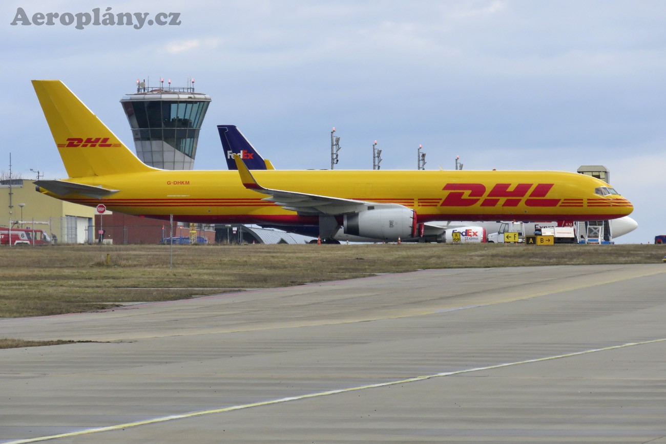 Boeing 757-223(PCF) - G-DHKM