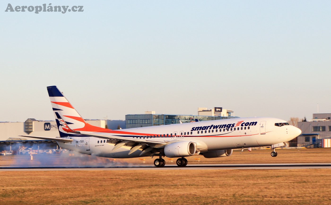 Boeing 737-81M