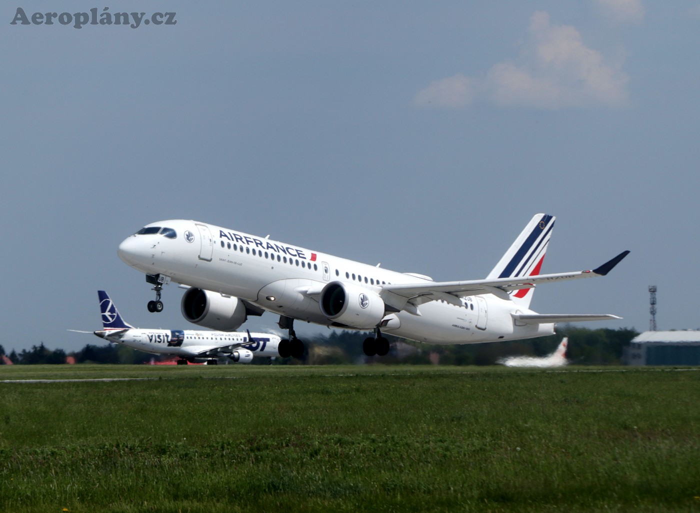 Airbus A220-371