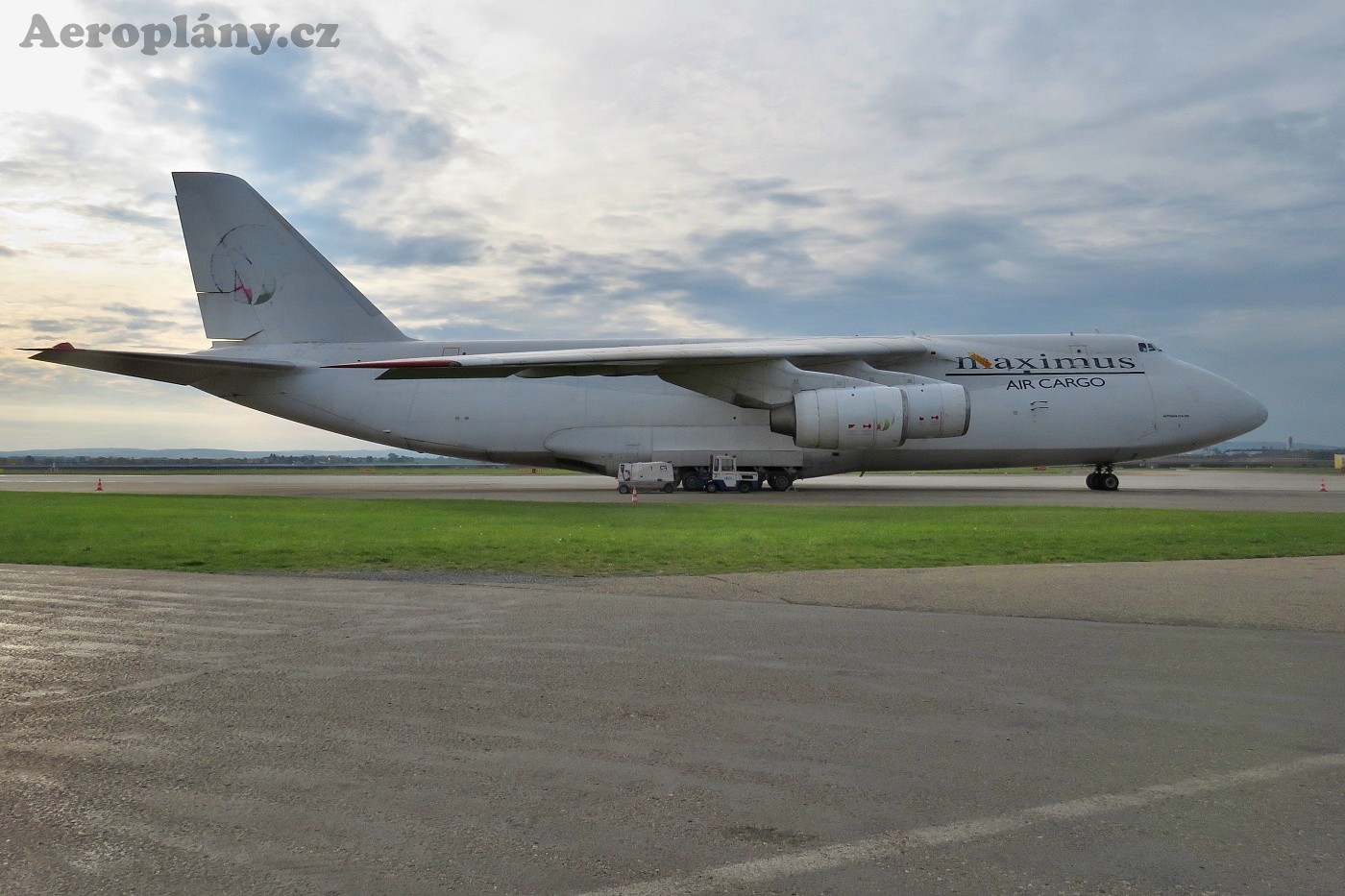 Antonov An-124-100 Ruslan - UR-ZYD