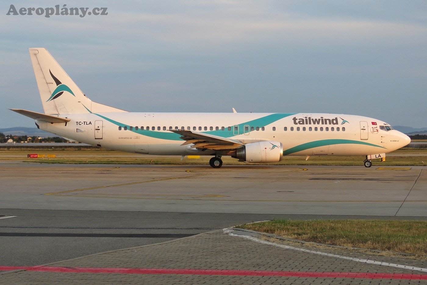 Boeing 737-4Q8 - TC-TLA