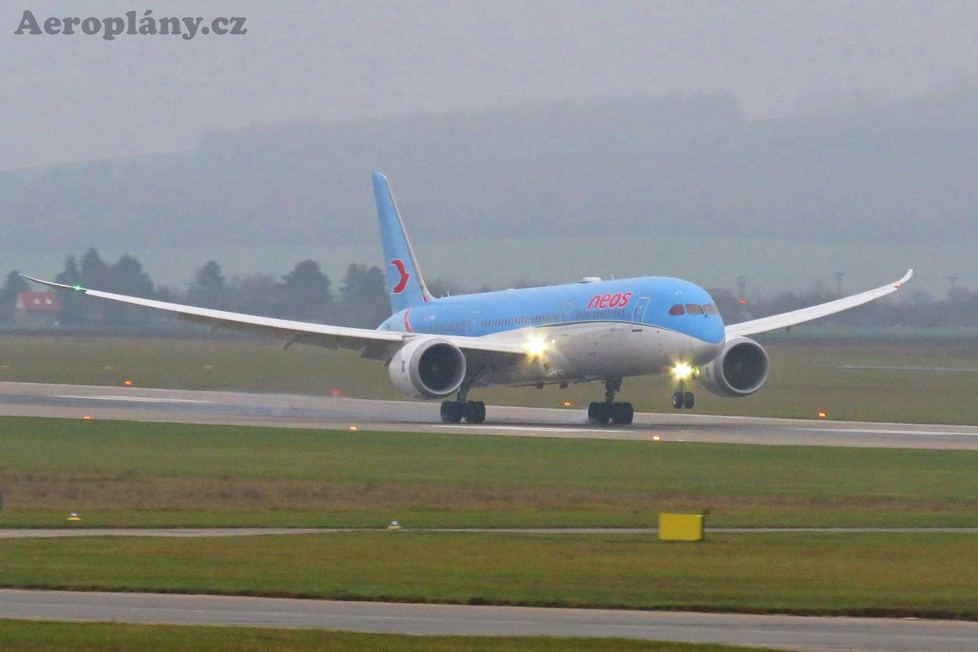 Boeing 787-9 Dreamliner - EI-NEU